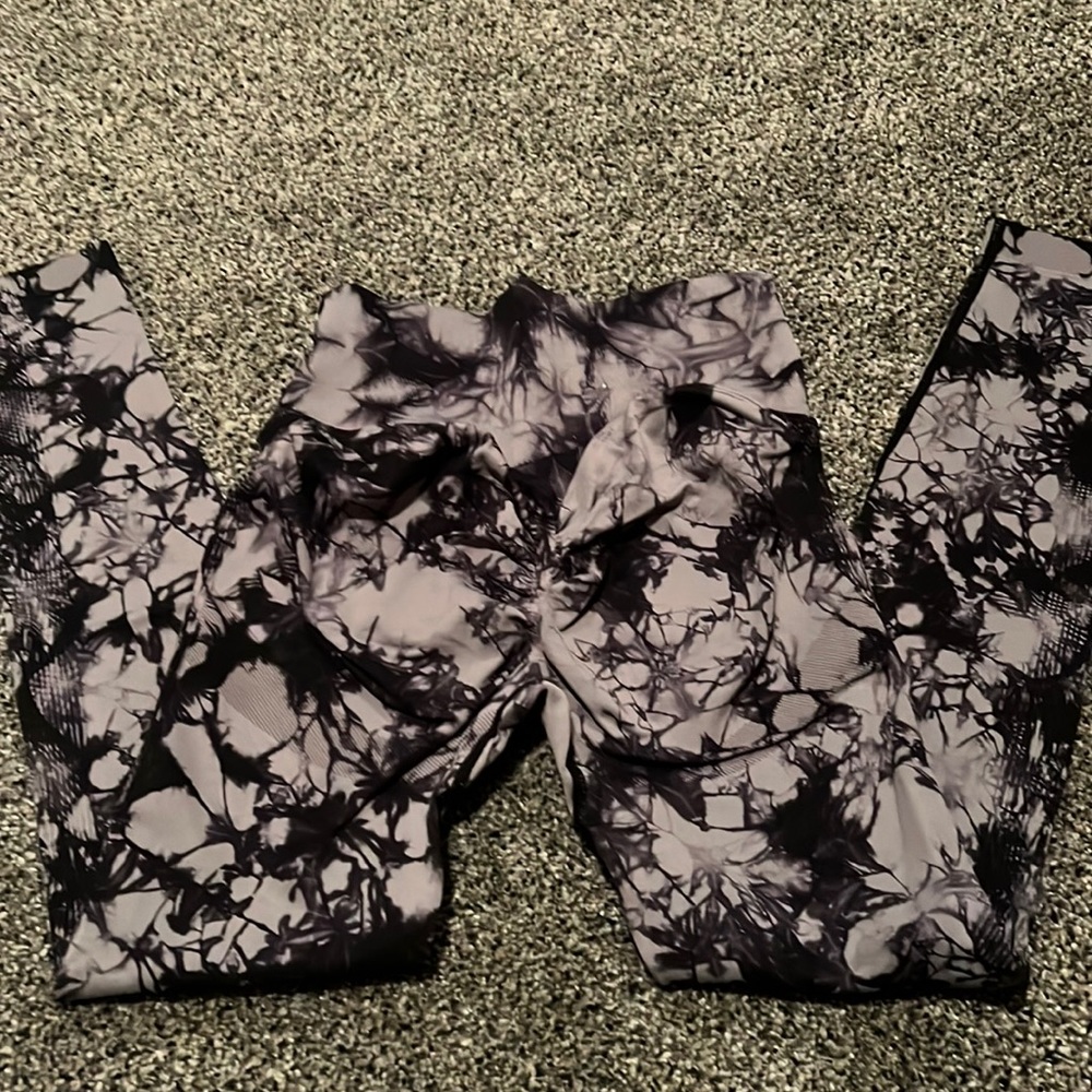Peachee bum leggings, small, good condition, booty scrunch